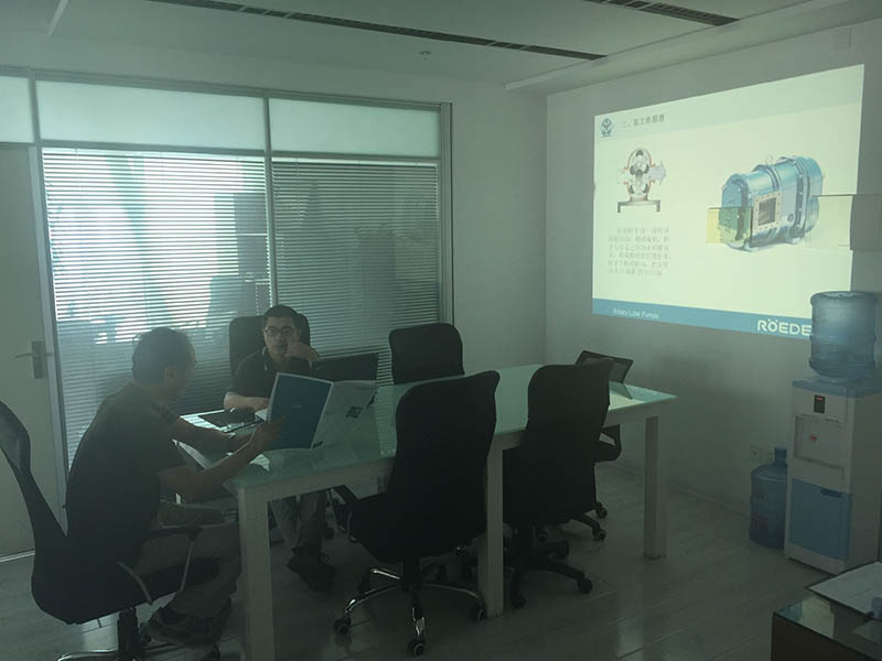 羅德銷(xiāo)售經(jīng)理講解轉(zhuǎn)子泵 羅德銷(xiāo)售經(jīng)理講解轉(zhuǎn)子泵