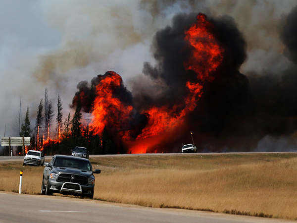 加拿大大火促使國(guó)際油價(jià)短時(shí)間內(nèi)上升 加拿大大火促使國(guó)際油價(jià)短時(shí)間內(nèi)上升